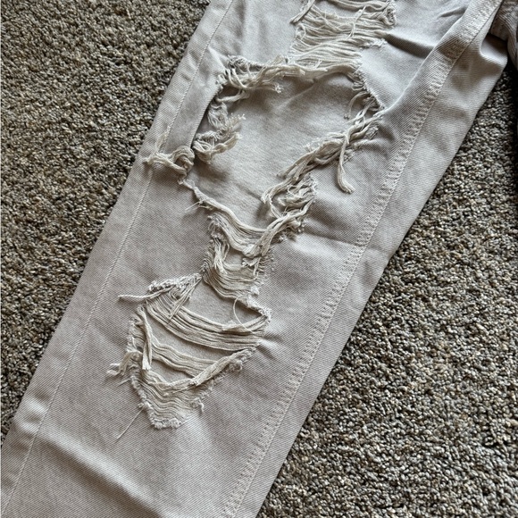 American Eagle Mom Jean - Picture 7 of 13